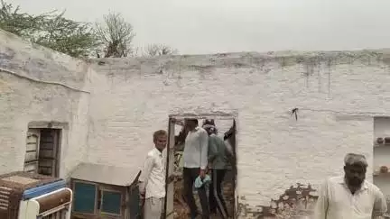 लूनकरनसर: चक 282 आरडी स्थित घर की कच्ची छत गिरी, 7 माह की बच्ची मलबे में दबी