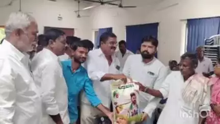 కొడంగల్: బొమ్మరిస్పేట్ లో నాణ్యమైన విత్తనం- రైతన్నకు నేస్తం కార్యక్రమం, రైతులకు విత్తనాల పంపిణీ చేసిన శాస్త్రవేత్త లక్ష్మణ్