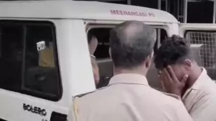 സുൽത്താൻബത്തേരി: കൊളവയൽ മാനിക്കുനിയിൽ യുവാക്കളുടെ ആക്രമണത്തിൽ മീനങ്ങാടി സ്റ്റേഷനിലെ രണ്ട് പോലീസുകാർക്ക് പരിക്ക്