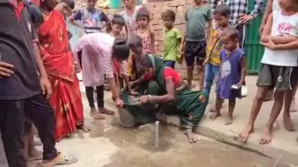 जगदीशपुर: साहिबगंज में भीषण जल संकट, एक कर्मचारी को वेतन ना मिलने से ठप पड़ी पानी की आपूर्ति; लोगों ने किया प्रदर्शन #jansamasya