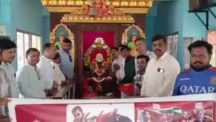 ಹಾನಗಲ್: ಆರ್‌ಸಿಬಿ ಗೆಲುವಿಗೆ ಪಟ್ಟಣದ ಗಣೇಶ್ ದೇವಸ್ಥಾನದಲ್ಲಿ ಅಭಿಮಾನಿಗಳಿಂದ ವಿಶೇಷ ಪೂಜೆ