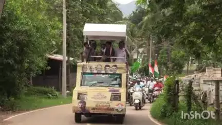 നിലമ്പൂർ: യു.ഡി.എഫ് സ്ഥാനാർത്ഥിയുടെ പര്യടനം പോത്തുകല്ലിൽ മുസ്ലിംലീഗ് ജില്ലാ പ്രസിഡന്റ് അബ്ബാസലി ശിഹാബ് തങ്ങൾ ഉദ്ഘാടനം ചെയ്തു