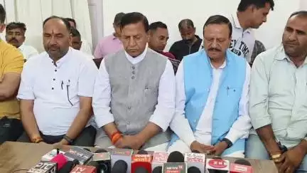 नाहन: बर्मा पापड़ी के 21 वर्षीय युवक की हत्या को लेकर नाहन में मीडिया से रूबरू हुए भाजपा प्रदेश अध्यक्ष डॉ. राजीव बिंदल