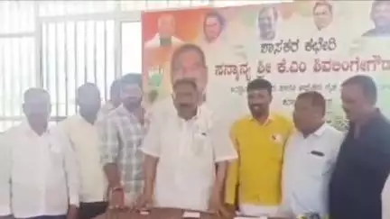 ಅರಸೀಕೆರೆ: 'ನಮ್ಮ ಆರ್‌ಸಿಬಿ ತಂಡ ಜಯಗಳಿಸಲಿ'  ಪಟ್ಟಣದಲ್ಲಿ ಶಾಸಕ ಕೆ.ಎಂ ಶಿವಲಿಂಗೇಗೌಡ ಶುಭಾಶಯ
