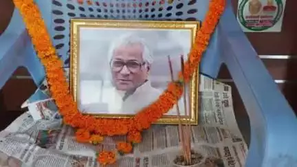 नूरसराय: नूरसराय प्रखंड जदयू कार्यालय में जॉर्ज फर्नांडिस की जयंती मनाई गई