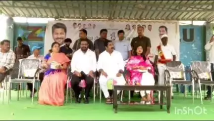 వర్ధన్నపేట: ఐనవోలు మండల కేంద్రంలో ఇందిరమ్మ ఇళ్ల మంజూరు పత్రాల పంపిణీ కార్యక్రమంలో పాల్గొన్న ఎమ్మెల్యే కేఆర్ నాగరాజు