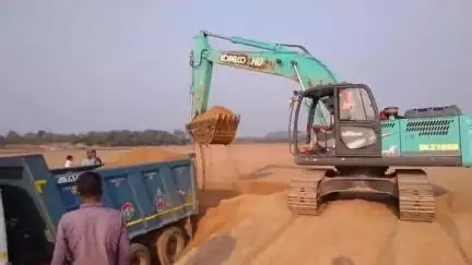ନୟାଗଡ: ଜିଲ୍ଲାରେ ଦୈନିକ ଶହ ଶହ ଟ୍ରିପ ପଥର, ବାଲି ଓ ମାଙ୍କଡା ପଥର ଚୋରା ଚାଲାଣ ନେଇ ନୟାଗଡ ଠାରେ ପ୍ରତିକ୍ରିୟା ରଖିଲେ ବୁଦ୍ଧିଜୀବୀ #jansamasya