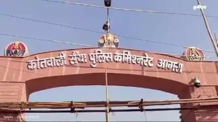 खेरागढ़: रजपुरा के पास कार और बाइक की टक्कर में तीन लोग घायल, सूचना पर पहुंची पुलिस