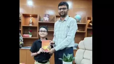 વડોદરા પૂર્વ: ઓપરેશન સિંદુરથી પ્રેરાઇને શહેરના ૧૦ વર્ષના બાળકે પોતાની ચાર વર્ષની બચત સૈનિકોના કલ્યાણ માટે દાન આપી, કલેક્ટરે કર્યું સન્માન