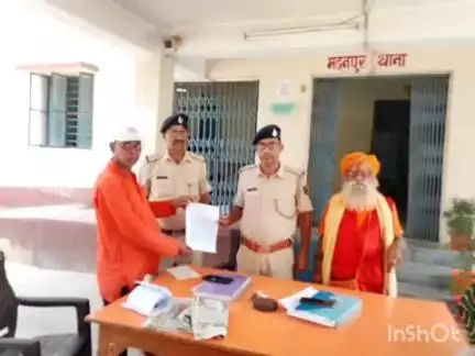 मदनपुर: बकरीद के अवसर पर प्रतिबंधित जीवों की हत्या पर रोक लगाने को लेकर विहिप के सदस्यों ने मदनपीर बीडीओ और थाना को सौंपा ज्ञापन