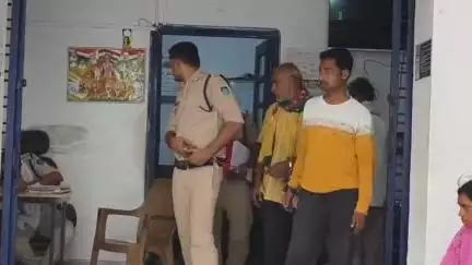 बाबूपुर चौकी पुलिस ने शराब तस्करी के दो आरोपियों को गिरफ्तार कर कोर्ट में पेश करने के लिए रवाना किया