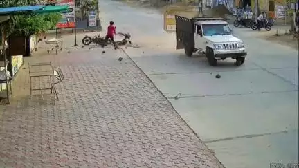 चिड़ावा: सुलताना में तेज रफ्तार पिकअप की टक्कर से घायल युवक ने जयपुर में इलाज के दौरान तोड़ा दम, हादसा सीसीटीवी में कैद हुआ था