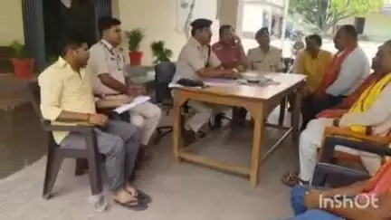 मदनपुर: मदनपुर थाना परिसर में बकरीद पर्व को लेकर आयोजित की गई शांति समिति की बैठक