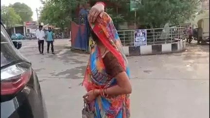 बाजरहा टोला में घर से मोबाइल चोरी, पीड़ित महिला ने नाबालिग पर लगाया आरोप, थाने में रिपोर्ट दर्ज