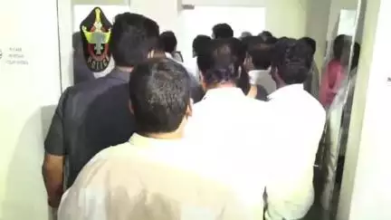 విశాఖపట్నం: AP నీ కూటమి ప్రభుత్వం ఒక అరాచక ఆంధ్ర ప్రదేశ్, మధ్య ఆంధ్ర ప్రదేశ్ గా మార్చేసారని ఆరోపించిన ఎమ్మెల్సీ వరుడు కళ్యాణి