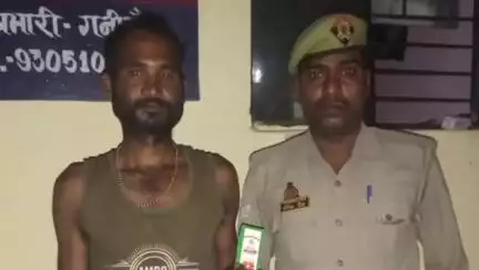 कर्वी: चौकी गनीवा पुलिस ने 25 अदद देशी शराब के साथ एक अभियुक्त को किया गिरफ्तार
