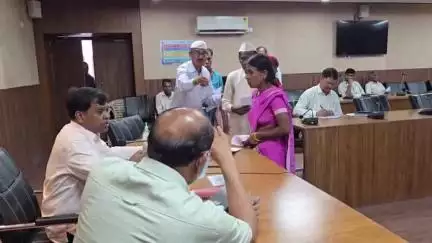 मुलताई: ठेका बटाई के खेत पर दबंगों का कब्जा, महिला ने कलेक्टर से की शिकायत, पटवारी को निलंबित करने का आदेश