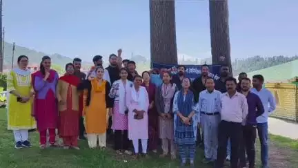 लोहाघाट: पर्वतीय राजस्व निरीक्षक, उप निरीक्षक और राजस्व सेवक संघ ने दो सूत्रीय मांगों पर कार्य बहिष्कार शुरू किया