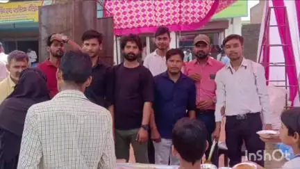 गोला गोकरणनाथ: गोला छोटी काशी में चतुर्थ बड़े मंगल के अवसर पर श्रद्धालुओं ने कराया विशाल भंडारा