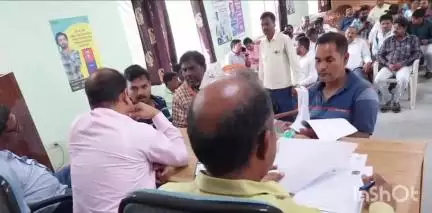 मसलिया: मसलिया प्रखंड सह अंचल कार्यालय में साप्ताहिक जनता दरबार, 77 आवेदन आए