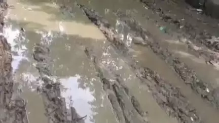 তুফানগঞ্জ ১: বালাঘাট হরিমন্দির থেকে পূর্ব দেওচরাই জানের পার পর্যন্ত রাস্তা বেহাল,সংস্কার না হলে ভোট বয়কটের হুশিয়ারি #jansamasya