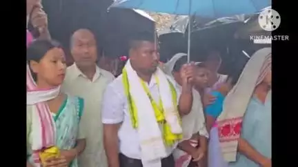 মাৰ্ঘেৰিটা: বুঢ়ীদিহিঙত  সুখীধৰ তিনি আলিৰ পৰা ১ নং ডুমডুমা নগৰলৈ পথৰ আধাৰশিলা স্থাপন কৰে ডিগবৈ সমষ্টিৰ বিধায়ক সুৰেন ফুকনৰ
