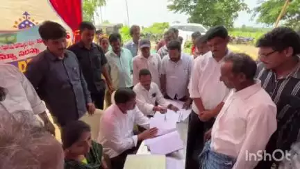 అశ్వారావుపేట: దమ్మపేట మండల పరిధిలోని నాచారం గ్రామపంచాయతీ కార్యాలయంలో నిర్వహిస్తున్న భూభారతి అవగాహన కార్యక్రమంలో పాల్గొన్న ఎమ్మెల్యే