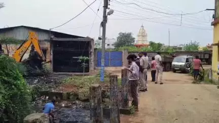 সিউড়ি ১: বীরভূম জেলা প্রশাসন ও সিউড়ি পৌরসভার পক্ষ থেকে একাধিক কাঁদর গুলি পরিষ্কার করার কাজ শুরু করল