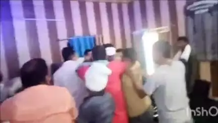 खलीलाबाद: बघौली ब्लाक परिसर में मनबढ़ों ने प्रधानपति और उनके पुत्र को दौड़ा कर पीटा, वीडियो वायरल, मुकदमा दर्ज