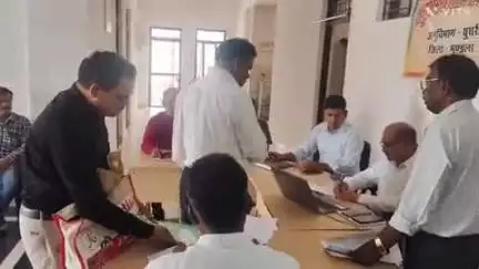 घुघरी: घुघरी अनुविभाग में जनसुनवाई का हुआ आयोजन, SDM ने 15 समस्याओं का किया निराकरण