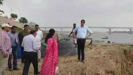 ज़मानिया: डीएम अविनाश कुमार ने गाजीपुर जिले के विभिन्न बाढ़ प्रभावित इलाकों का किया स्थलीय निरीक्षण, दिए सख्त निर्देश