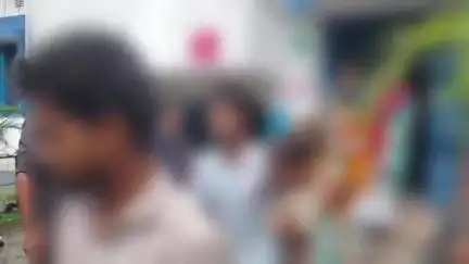 দিনহাটা ১: দিনহাটায় গ্রেপ্তার হওয়া 16 জন বাংলাদেশির মধ্যে 14 জনকে 14 দিনের জেল হেপাজত ও 2 জনকে 6 দিনের পুলিশি হেপাজতের নির্দেশ