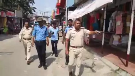 কালচিনি: হ্যামিলটনগঞ্জের বিভিন্ন এলাকায় সড়ক ও ফুটপাত জবরদখল মুক্ত করতে উদ্যোগ গ্ৰহণ পুলিশের