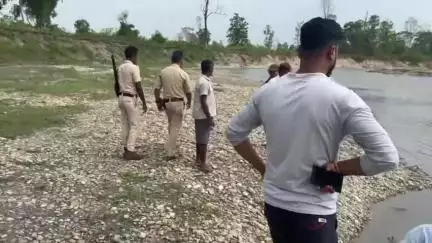 ফালাকাটা: কুঞ্জনগরে বালি লুট রুখতে অভিযান প্রশাসনের