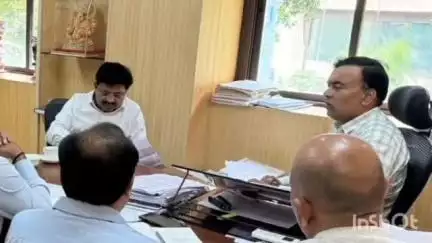 पालघर: उद्योग भवन येथे आमदार विलास तरे यांच्या उपस्थितीत तारापूर औद्योगिक क्षेत्रातील प्रश्न व समस्या संदर्भात बैठक