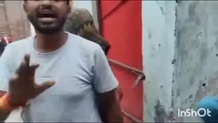 सिकंदराराऊ: चांदनपुरा में राशन डीलर की घटतौली से परेशान ग्रामीणों ने किया प्रदर्शन, पूरा राशन दिलवाने की मांग की