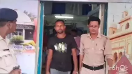 বর্ধমান ১: বাম নেতার সাহায্যে হয়েছিল ভারতীয় নথি; তেলিপুকুর থেকে ধরা পড়ল বাংলাদেশি, পেশ আদালতে