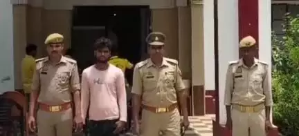 बांसडीह: दराव मोड़ के समीप से पिकअप पर लदी दो गोवंश के साथ पुलिस ने एक अभियुक्त को किया गिरफ्तार