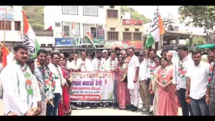 माण्डलगढ़: मांडलगढ़ कस्बे में कांग्रेस ने संविधान बचाओ रैली निकाली