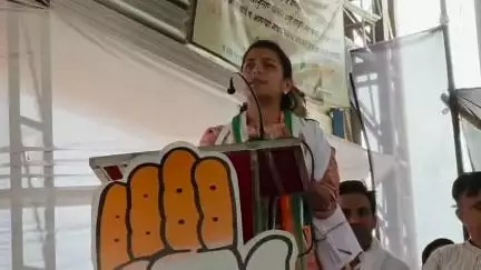 यवतमाळ: जिल्ह्यातील दाभडी येथे शेतकरी सन्मान यात्रेच्या आयोजित कार्यक्रमात सरकारवर काँग्रेस खा.प्रणिती शिंदे यांनी केली टीका