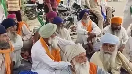 ਭਿੱਖੀਵਿੰਡ: ਪਿੰਡ ਸਭਰਾ ਦੇ ਬੰਨ ਤੇ ਰੇਤਾ ਦੀ ਖੱਡ ਦੇ ਖਿਲਾਫ ਕਿਸਾਨਾਂ ਨੇ ਲਗਾਇਆ ਧਰਨਾ