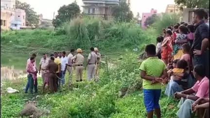 সিউড়ি ১: সিউড়ির সাজানো পল্লীতে পুকুরে স্নান করতে নেমে জলে তলিয়ে গিয়ে মৃত্যু হল এক ব্যক্তির, মৃতদেহ উদ্ধার করল দমকল ও পুলিশ