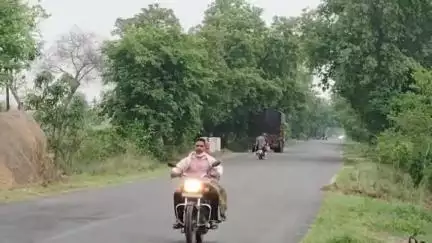 तुमसर: गोंदेखारी बस स्टँड रस्त्यावर चारचाकी वाहनाची समोरासमोर धडक, एक गंभीर जखमी