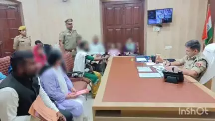 गोरखपुर: SSP गोरखपुर ने अपने कार्यालय में फरियादियों की समस्याएं सुनीं, त्वरित निस्तारण के लिए संबंधित को दिए निर्देश
