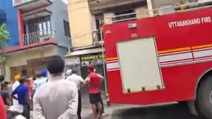 रुद्रपुर: रुद्रपुर के आवास विकास चौकी के पास घर में लगी आग, फायर टीम ने मौके पर पहुंचकर पाया आग पर काबू