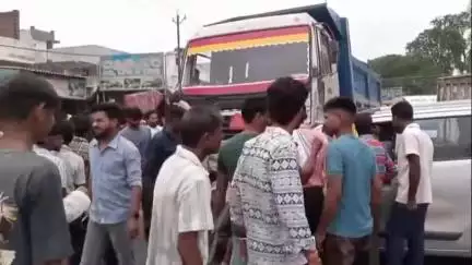 हसनपुर: हसनपुर बिजली घर के पास बजरी से लदे डंपर ने पिकअप में मारी टक्कर, पिकअप सवार घायल, हालत गंभीर
