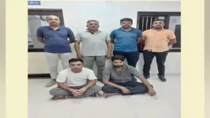 મહુવા: જયપુર ખાતે થી કોલ સેન્ટર થી ફ્રોડ કરતી ગેંગ ના 2 આરોપી ને ઝડપી પાડતી મહુવા ડિવિઝન નાસતા ફરતા સ્કોર્ડ