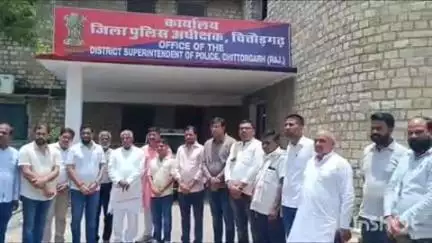 चित्तौड़गढ़: कांग्रेस ने बजरी माफिया के आतंक के खिलाफ जिला पुलिस अधीक्षक को सौंपा ज्ञापन, हत्या पर जताई चिंता