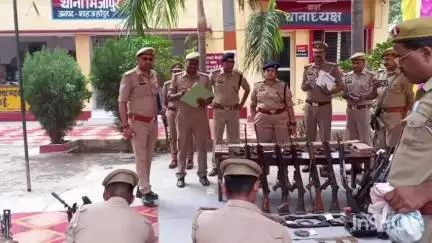 कलान: अपर पुलिस अधीक्षक द्वारा थाना मिर्जापुर का वार्षिक निरीक्षण किया गया, कस्बे में निकली पैदल गश्त