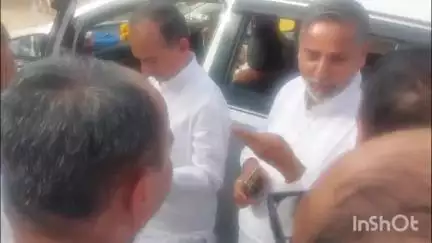 रोहट: रोहट के कुलथाना गांव में पानी की समस्या को लेकर भाजपा प्रदेश अध्यक्ष मदन राठौड़ को ग्रामीणों ने सौंपा ज्ञापन